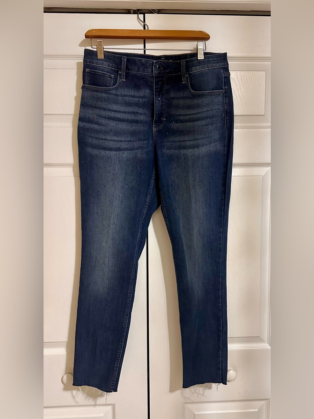 White House Black Market Dark Wash Skinny Jeans with Slight Sparkle Detail ✨